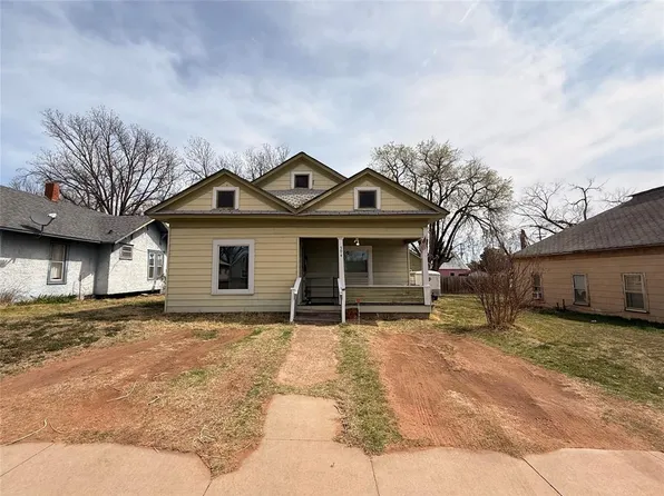 304 N 4th St, Sayre, OK 73662