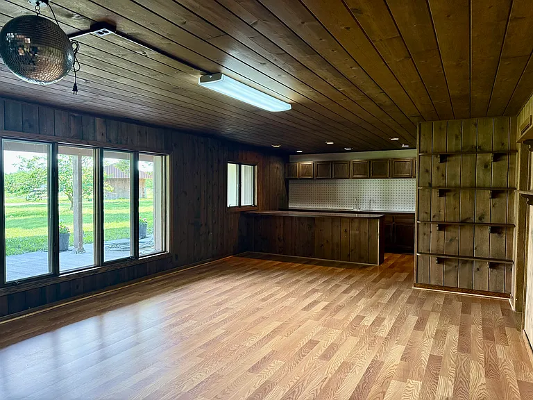 2950 Forestview Cir — Photo 15