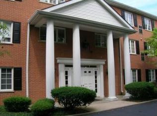 5580 Wolf Rd APT 104, Western Springs, IL 60558