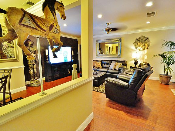 4th image of 1115 E Workman Ave