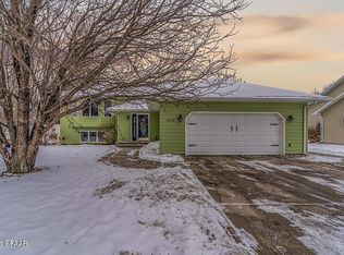 3313 Primrose Ct, Grand Forks, ND 58201