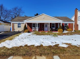 146 Glenview Ln, Willingboro, NJ 08046