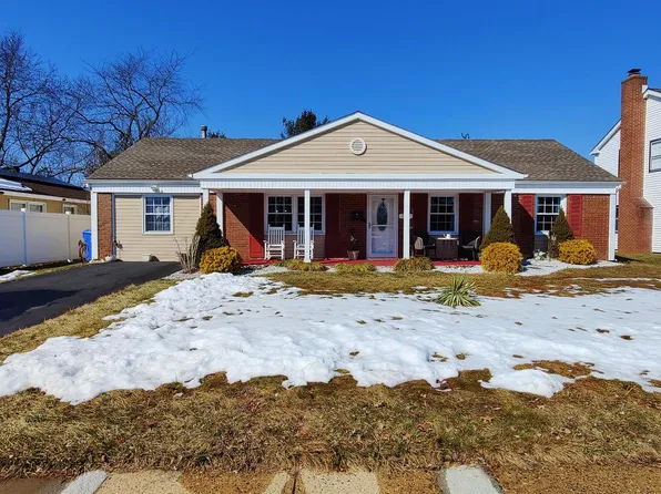 146 Glenview Ln, Willingboro, NJ 08046