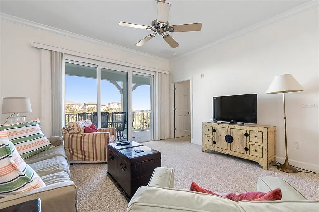 3 bed, 2.0 bath, 1344 sqft, $3,000 — Photo 3