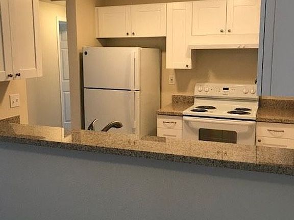 3rd image of 11240 NE 132nd St #C101