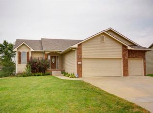 2118 E Quail Hollow, Derby, KS 67037