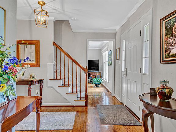 4th image of 5378 Chaucers Ct