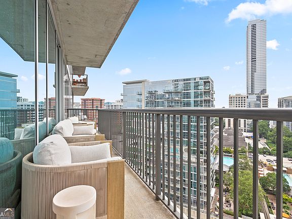 5th image of 1080 Peachtree St NE Unit 1712