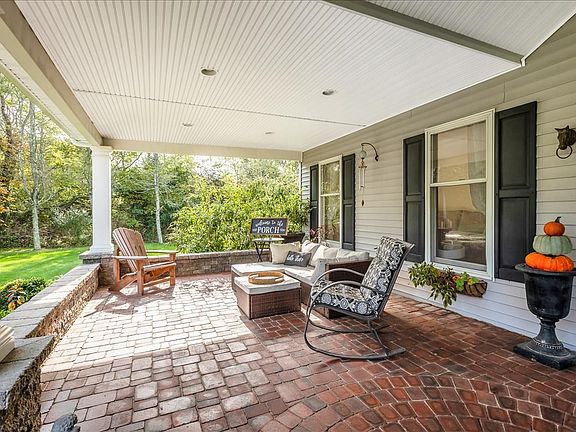 2nd image of 2195 Aldrich Ln