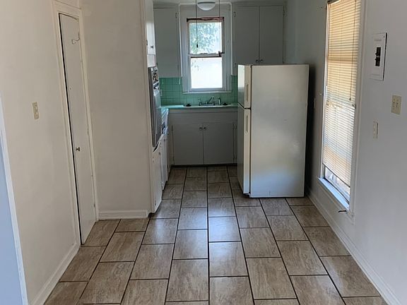 4th image of 715 S Carancahua St APT A