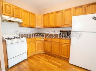 29-11 Ditmars Blvd #2R, Astoria, NY 11105