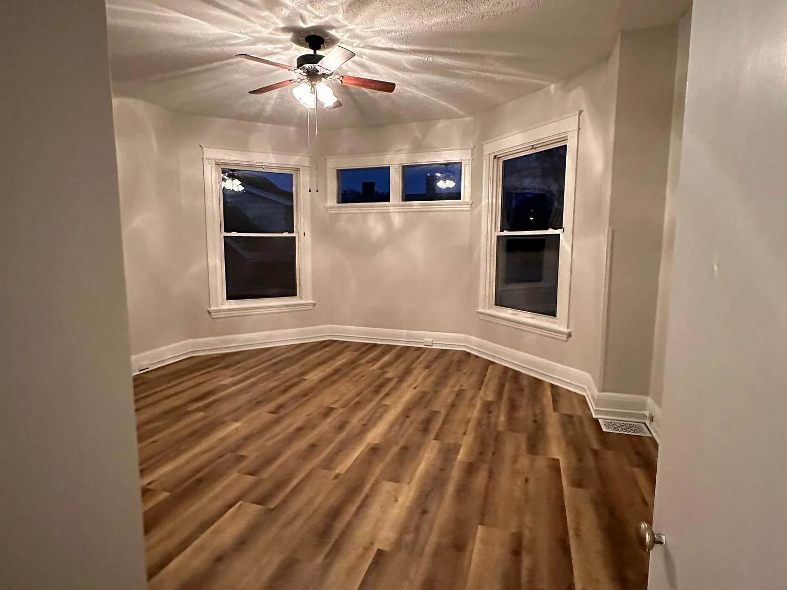 2 bed, 900 sqft, $1,350 — Photo 2