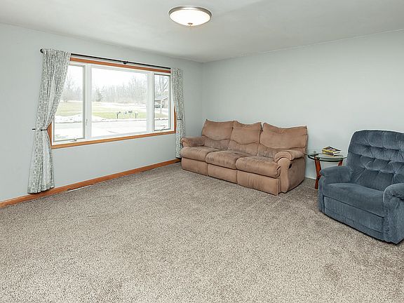 5th image of 428 Woodlawn St