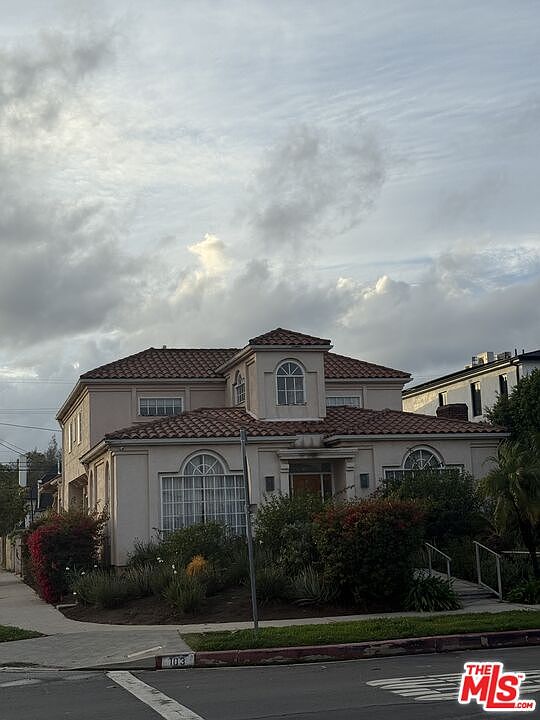 1st image of 103 N Formosa Ave