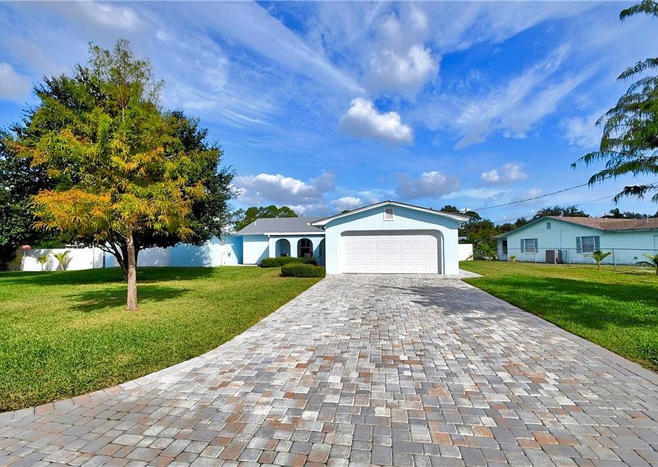 1st image of 1253 SW Pelican Cres