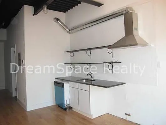 Rented by Dream Space Realty | media 18