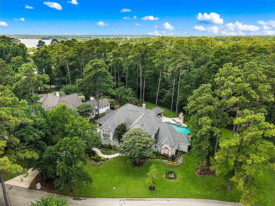 1st image of 114 Fairwater Dr