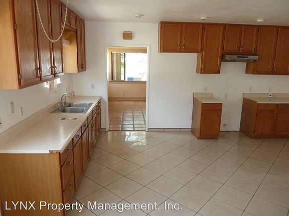4th image of 1025 E Yanonali St