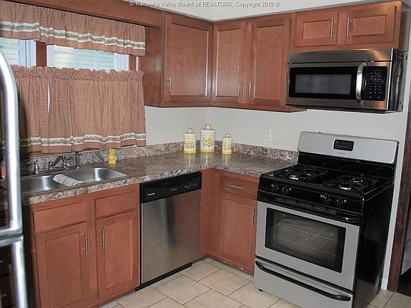 2nd image of 1532 Court Ave