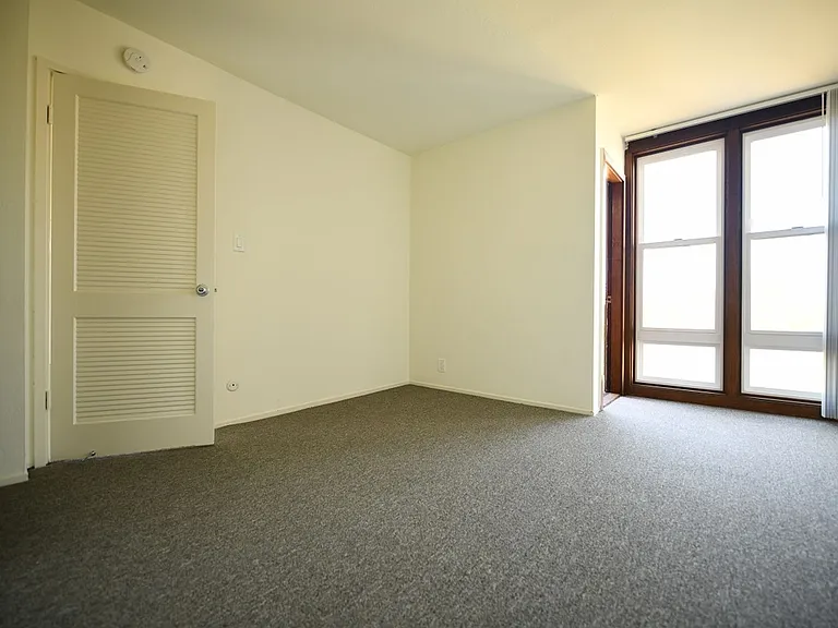 2415 College Ave. — Photo 9