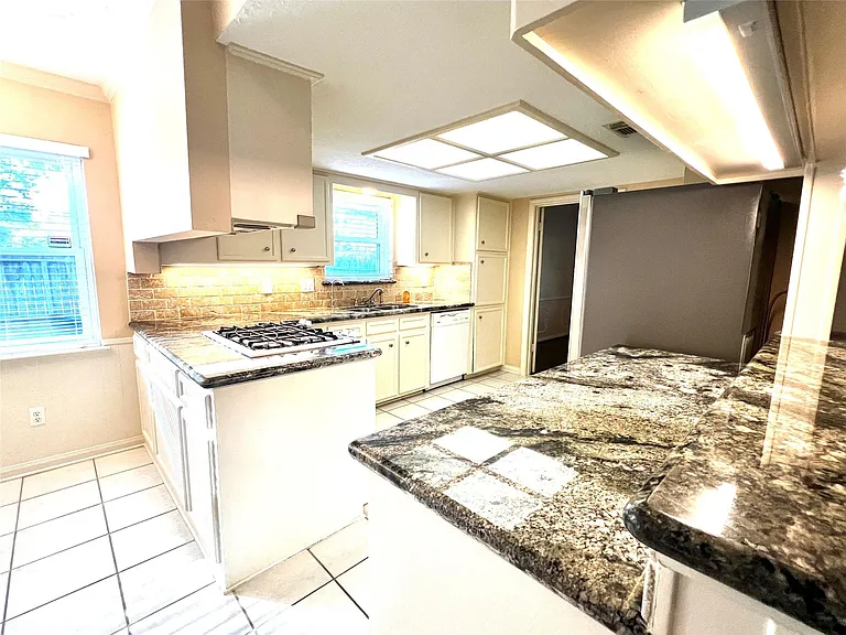 13935 Saint Marys Ln — Photo 11