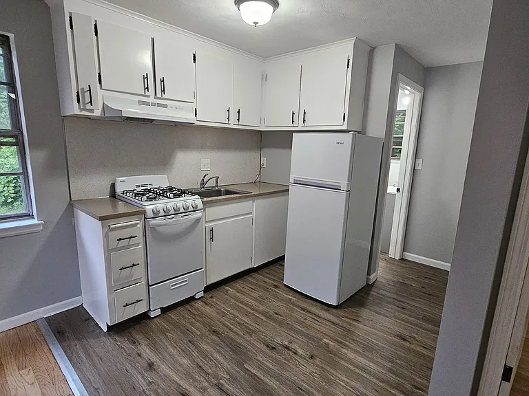 1222 Stanley St #104 — Photo 2