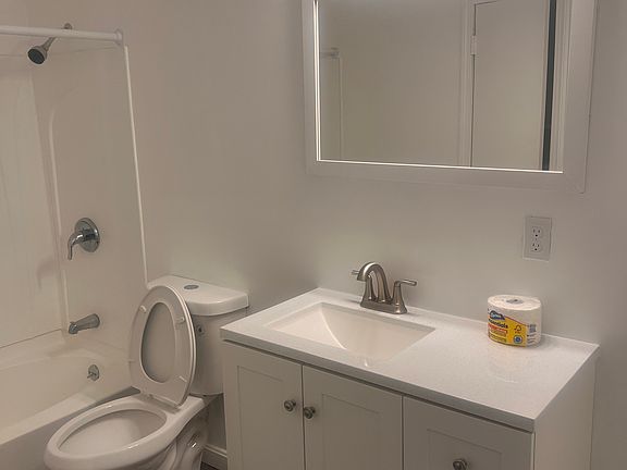 2nd image of 668 Robbins Ave
