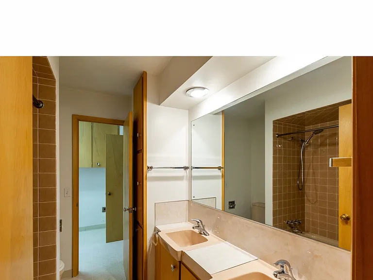2021 E 59th Ave — Photo 6