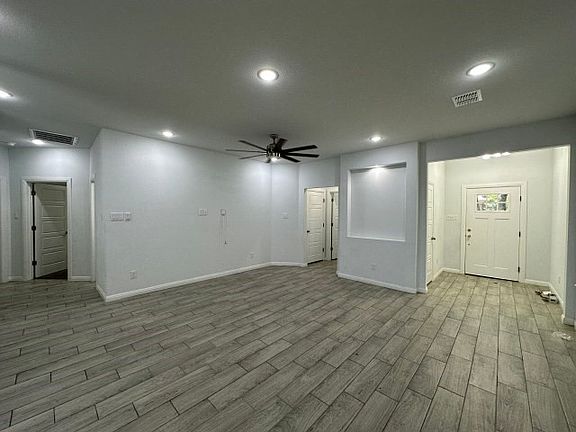 5th image of 917 E Maddox Ave