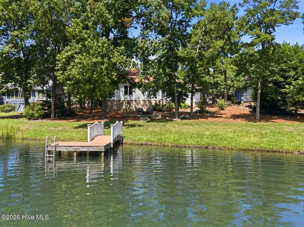 104 Fox Run Court, West End, NC 27376