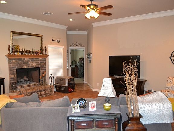 5th image of 6014 Maravillas St