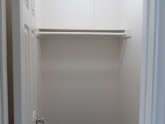 5th image of 2039 L Ave #1B-1Ba-500Sqft