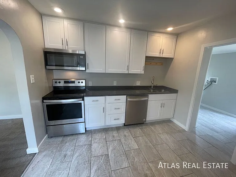 3966 N Utica St — Photo 4