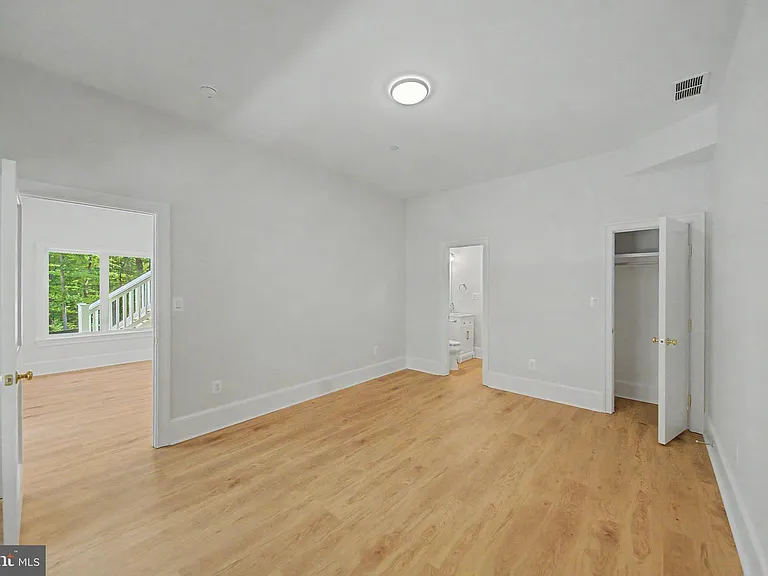 10205 Sorrel Ave — Photo 9