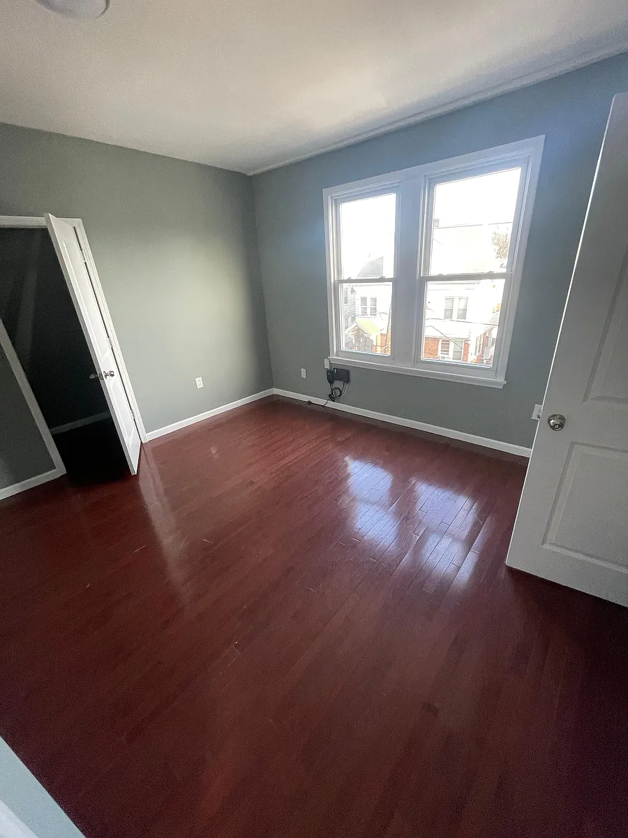 Building Photo - 113 Isabella Ave #3