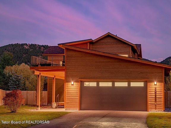 2nd image of 3044 Whitehouse Dr