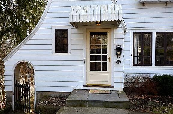 2nd image of 203 Valley Rd