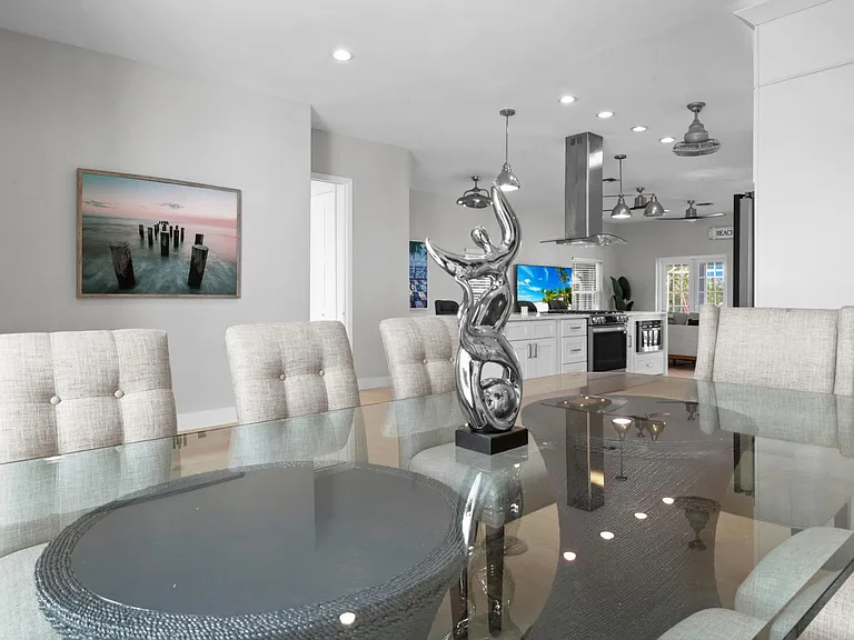20660 Park Pl — Photo 1