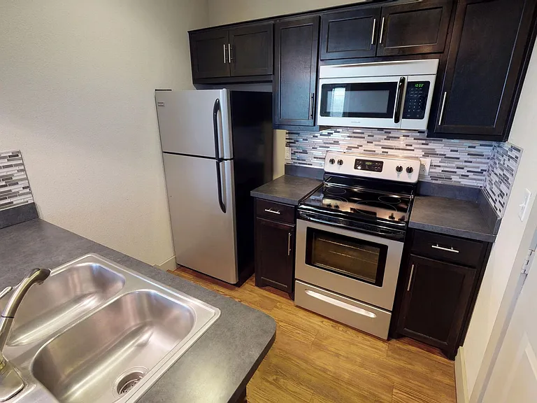 1212 Greenlee St — Photo 8