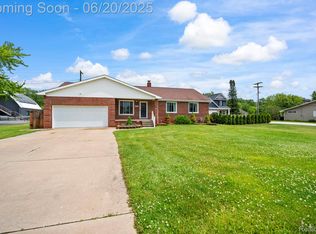 26605 Allen Rd, Woodhaven, MI 48183