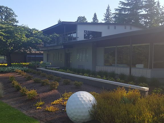 4th image of 3505 NE Royal Oaks Dr
