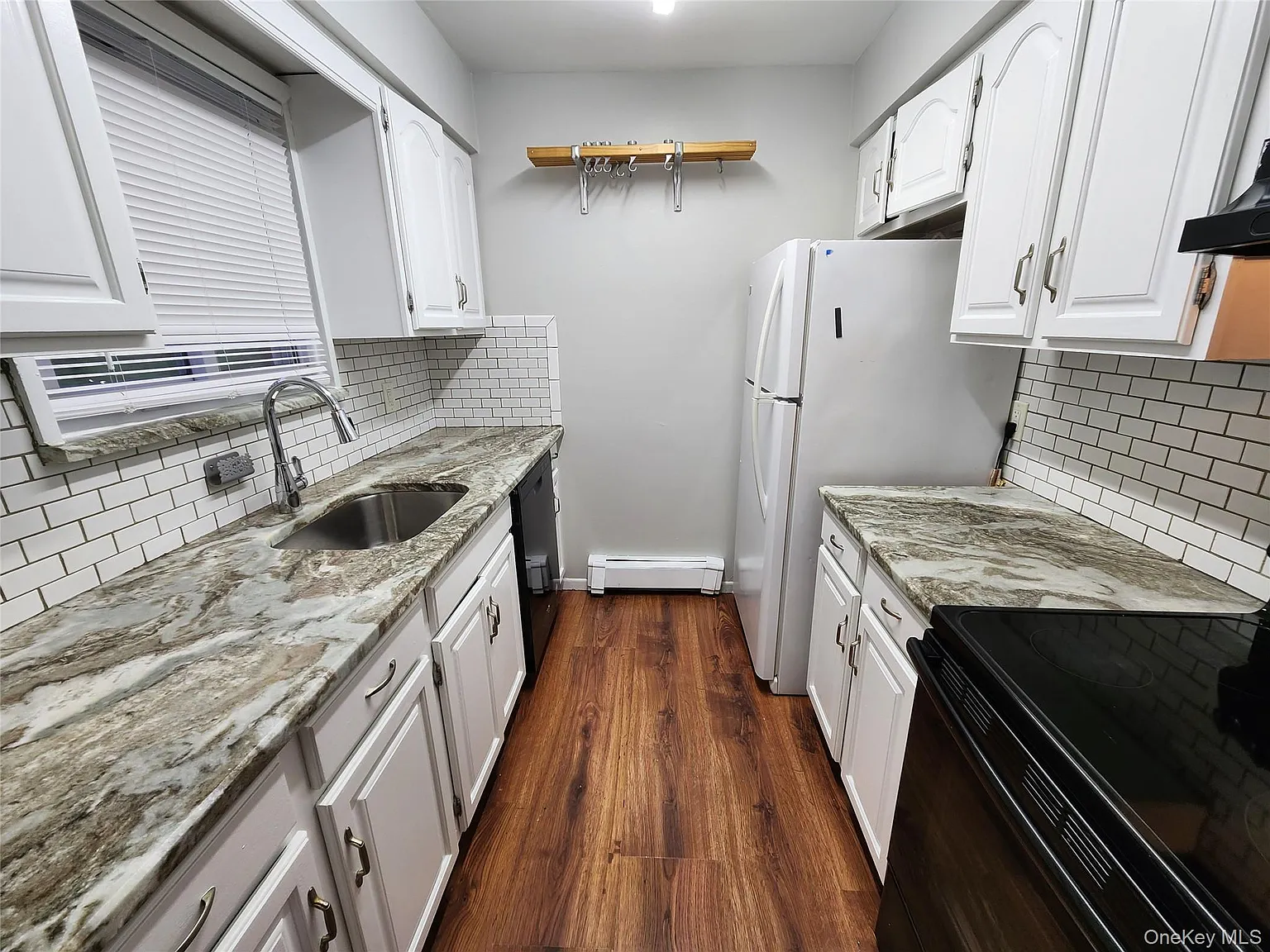 2 bed, 2.0 bath, 1025 sqft, $2,200 — Photo 2