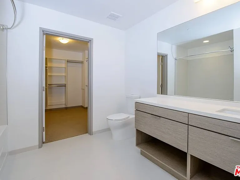 3033 Wilshire Ave #1409 — Photo 11