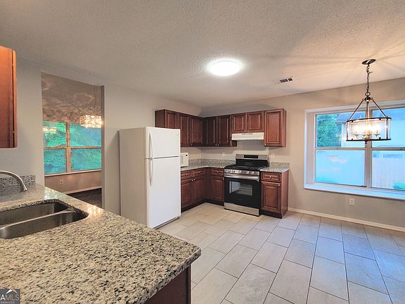 4th image of 3132 Snapfinger Ln