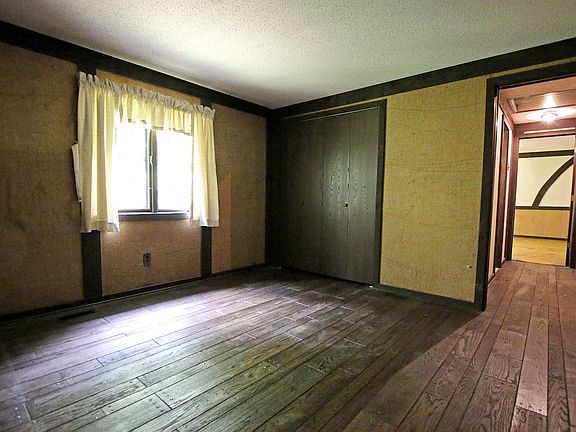 2nd image of 1000 Edgewood Dr