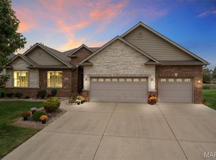 3834 N Arbor Lake Dr, Edwardsville, IL 62025