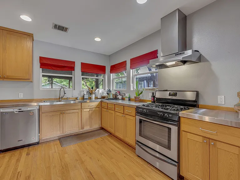 5408 Avenue F — Photo 7