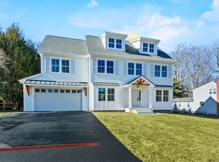 181 Riverview Cir, Fairfield, CT 06824