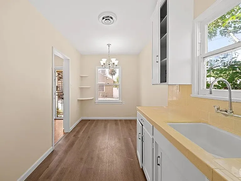 053- 319 Holtby Road — Photo 6