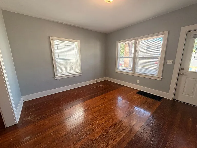 312 Lane Ave SW — Photo 2